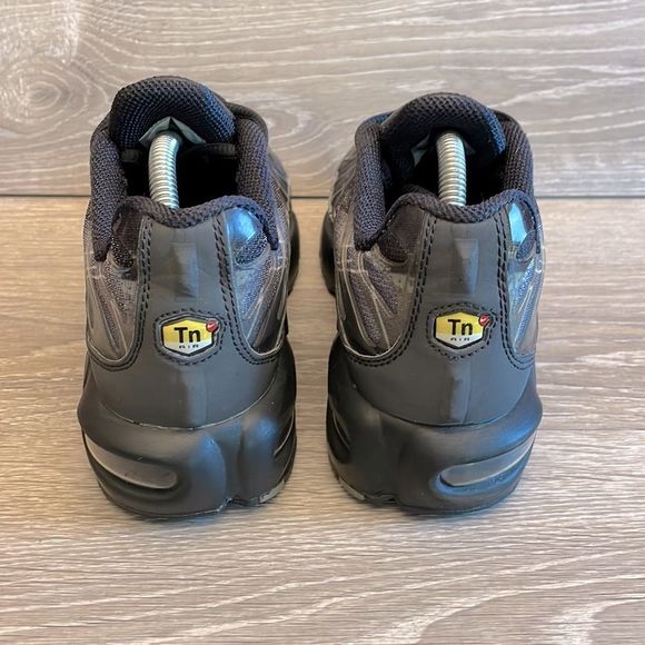 Nike Air Max Plus Tuned Air Women’s Size 8 Black Gray Script Sneaker - Picture 4 of 11